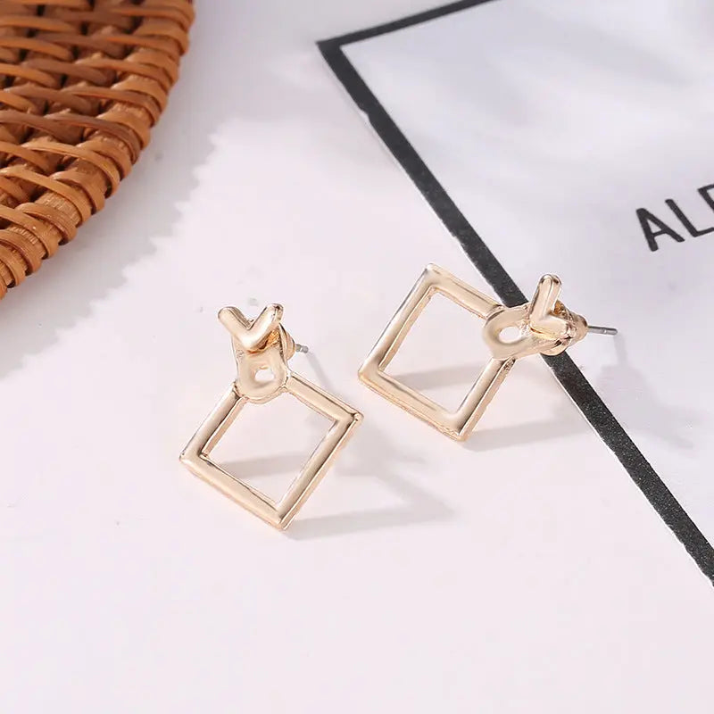 Boucles d’Oreilles Clous Carrés – Minimalistes, Tendance et Sans Nickel