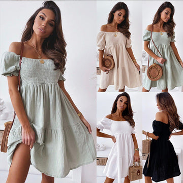 Krótka sukienka z odkrytymi ramionami – luźny krój i letni boho styl