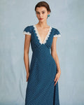 Robe Longue à Pois avec Décolleté en V – Élégance Vintage et Fraîcheur d'Été
