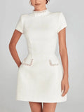Robe Midi Élégante avec Détails de Perles – Col Bijou et Poches Ornementées