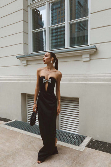 Robe de Soirée Chic Longue avec Silhouette Sculptée et Design Minimaliste – Élégance pour Événements Spéciaux 0