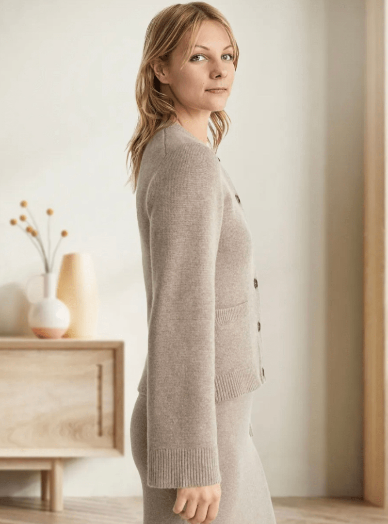 Cardigan ajusté à manches évasées - une élégance minimaliste - MAX FOR ME MAX FOR ME