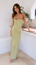 Robe longue élégante avec broderies florales – silhouette fluide d’été MAX FOR ME