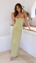 Robe longue élégante avec broderies florales – silhouette fluide d’été MAX FOR ME