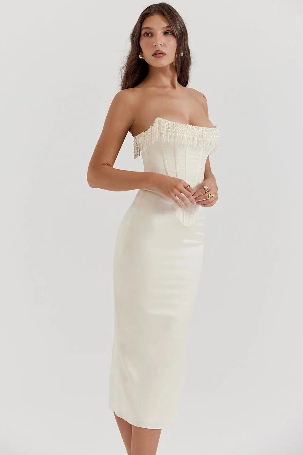 MAX for ME Robe Longue Satinée avec Perles et Dos Lacé