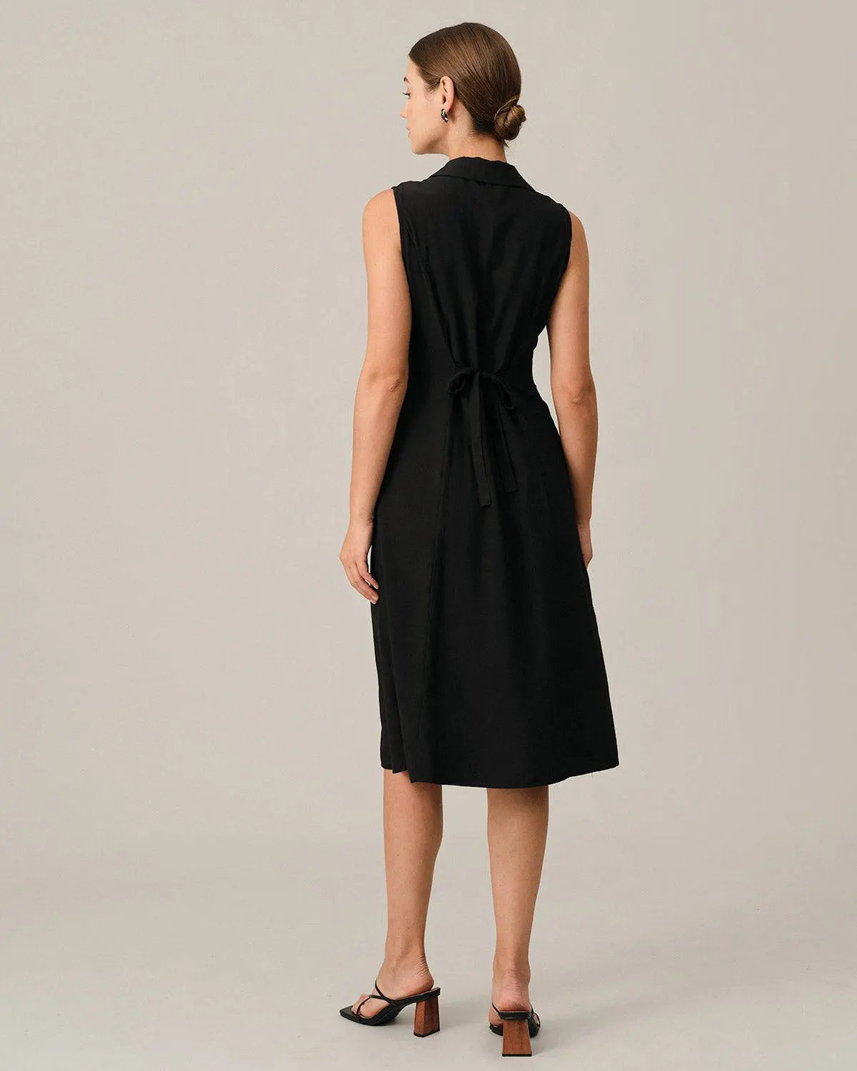 Robe Midi Noire à Boutons Dorés – Élégance Intemporelle MAX FOR ME