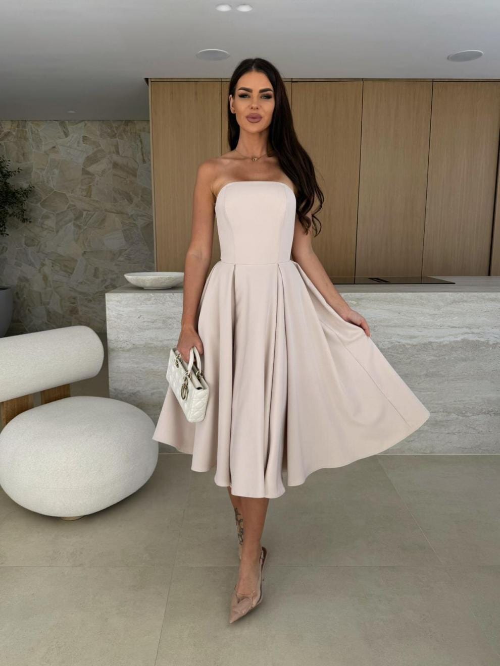 Robe Midi Tube d’Été – Coupe Bustier Évasée et Élégance Saisonnière Beige Foncé / S MAX FOR ME