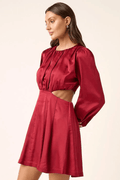 Robe Mini de Découpe en Satin Rouge – Elegance Assumée et Finitions Luxueuses MAX FOR ME