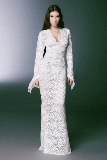 Robe longue tarnsparente Mélodie en dentelle avec manches longues