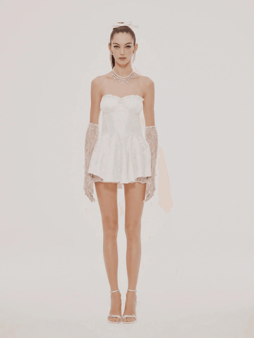 Robe mini Lucia sans bretelles avec jupe drapée