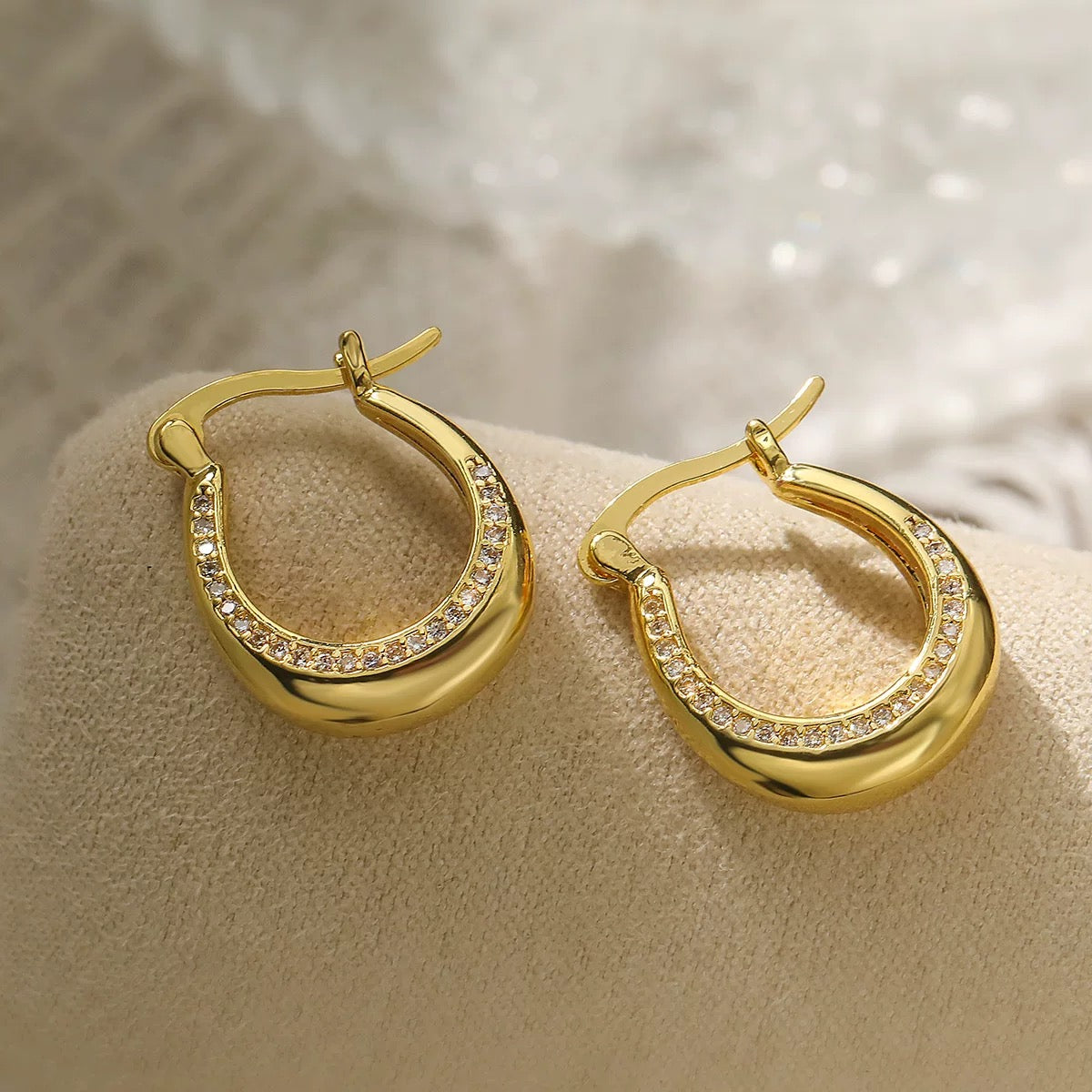 Set of 3 pairs of golden earrings – Minimal chic style, sparkling rhinestones