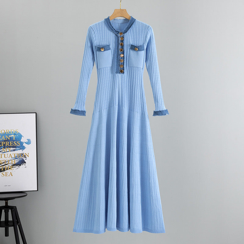 Robe femme bleue maille côtelée - empiècements jean et coupe cintrée élégante