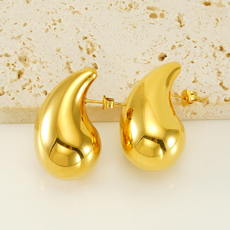 Forme organique volume boucles d'oreilles goutte Max for Me design sculpté