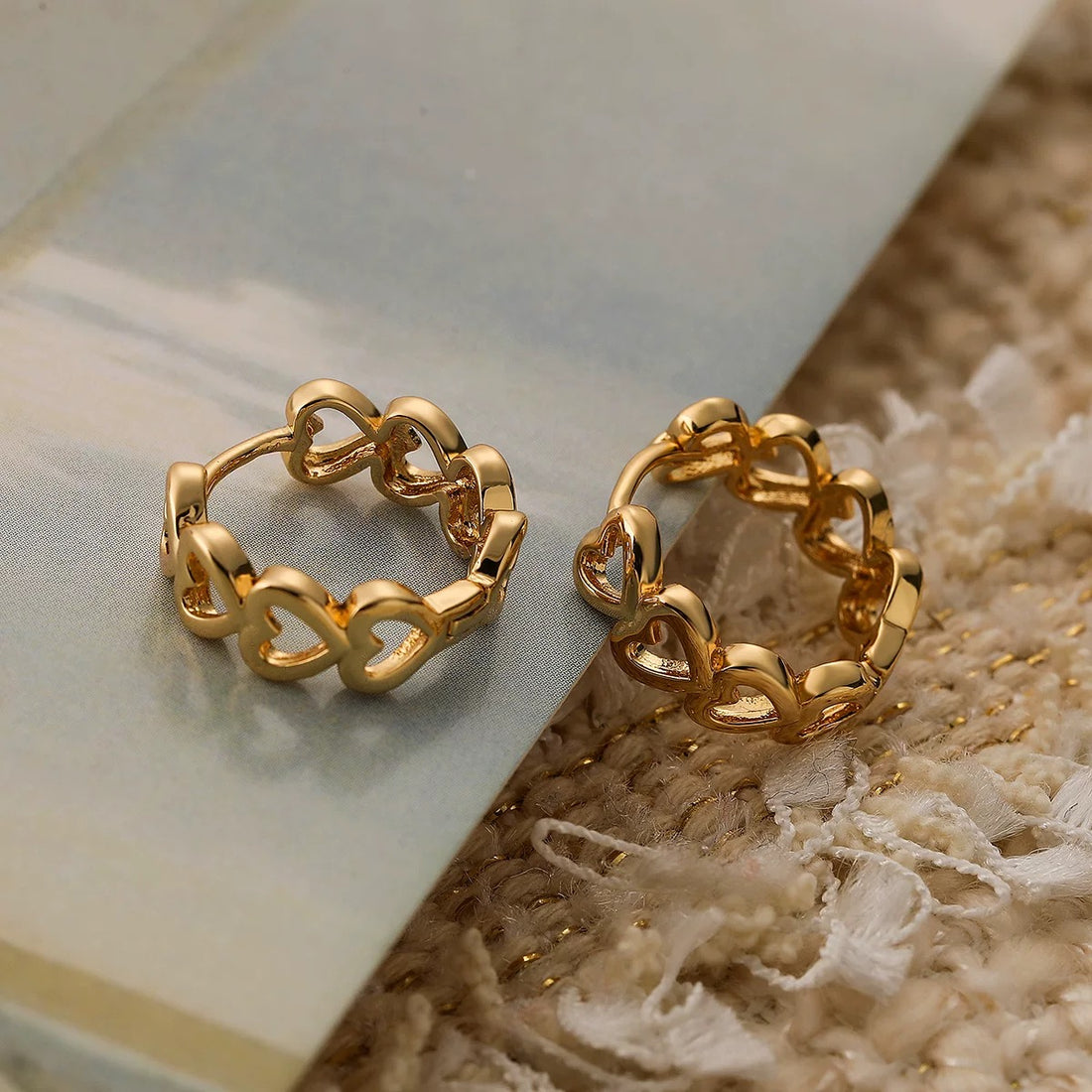 Créoles huggie entrelacées et zircon - éclat et sophistication - MAX FOR ME