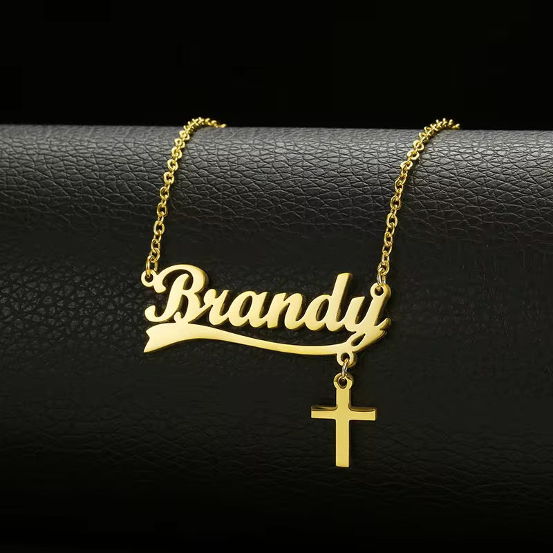 Collier prénom doré avec croix – Élégance personnalisée