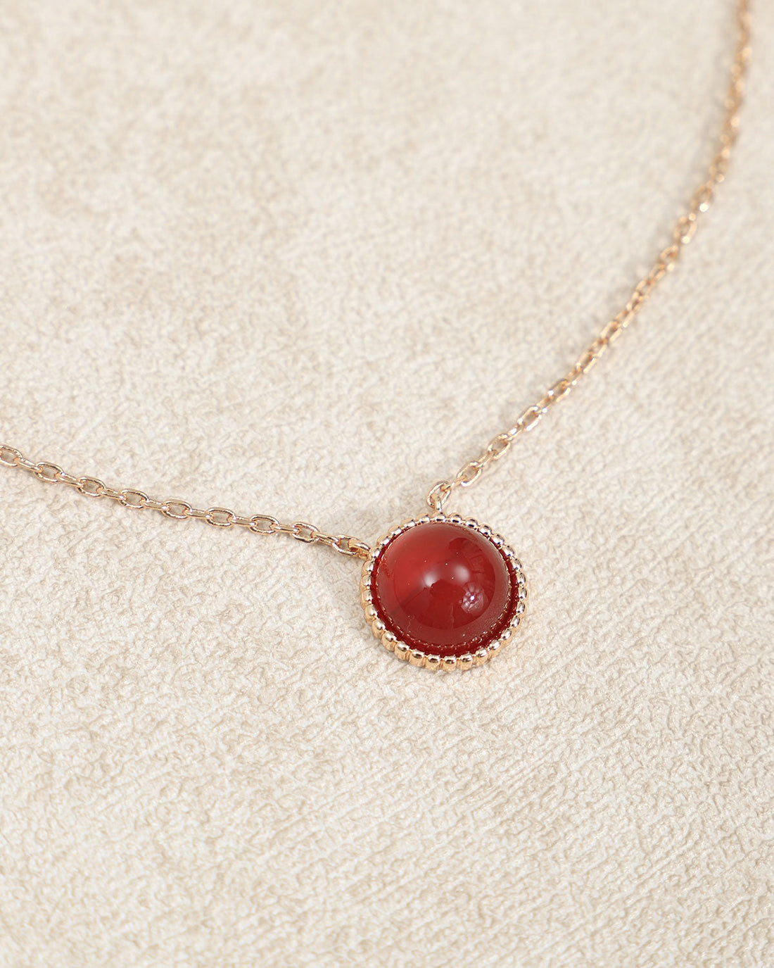 Collier Rétro Doré à Pendentif