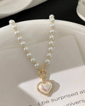 Le collier de pendentif coeur de décoration simili perle 