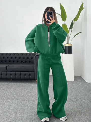 Schickes Sportensemble und weite Hose - ein urbaner und moderner Look - MAX FOR ME