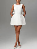 Robe Courte Ajustée avec Noeud et Perles – Décolleté Carré et Dos Boutonné MAX for ME