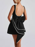 Robe Courte Ajustée avec Noeud et Perles – Décolleté Carré et Dos Boutonné MAX for ME