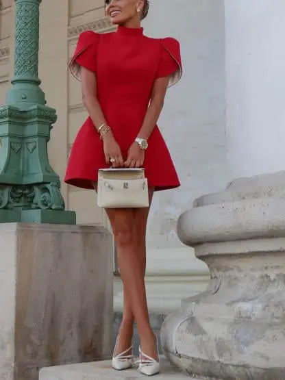 Robe Courte Évasée Bordeaux – Manches Fendues, Dos Nu et Nœud au Dos Rouge / S MAX for ME