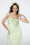 Robe Lina Vert clair – Sensualité satinée avec dos nu et traîne romantique 