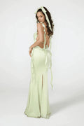 Robe Lina Vert clair – Sensualité satinée avec dos nu et traîne romantique 
