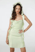 Robe Lina Vert clair – Sensualité satinée avec dos nu et traîne romantique 