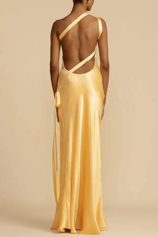 Robe Longue Clara – Dos Nu Satiné et Bretelles Asymétriques 