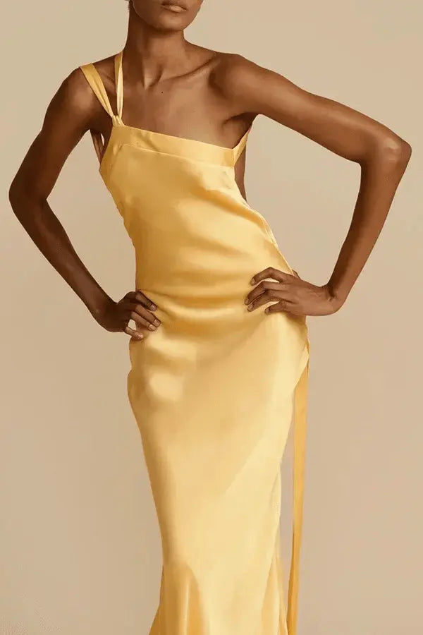 Robe Longue Clara – Dos Nu Satiné et Bretelles Asymétriques 