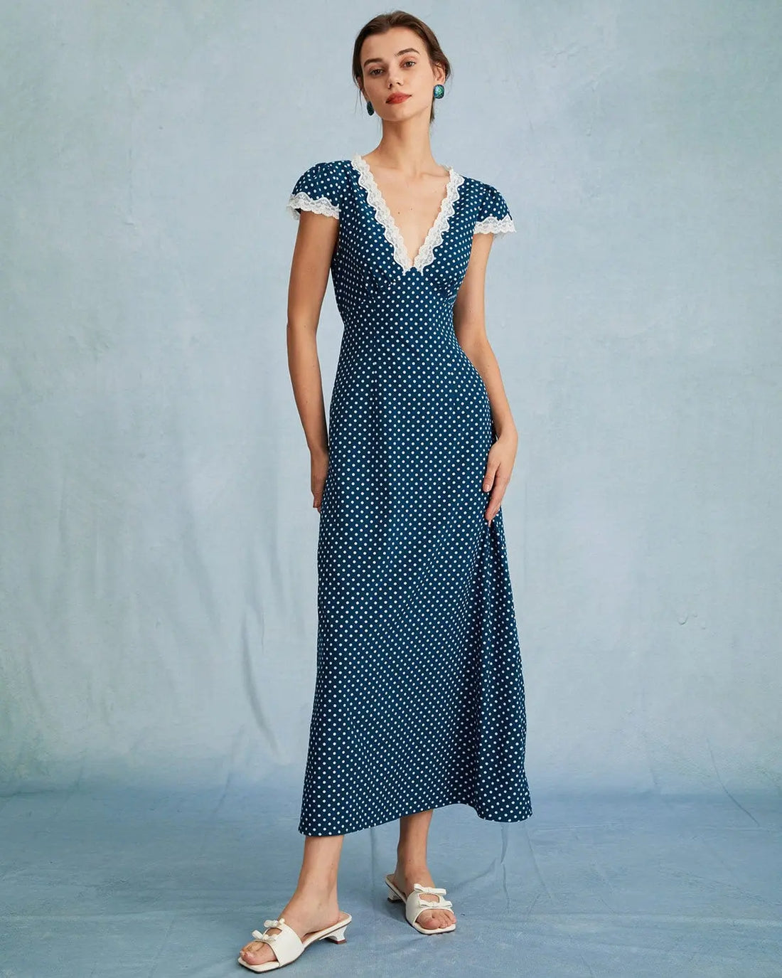 Robe Longue à Pois avec Décolleté en V – Élégance Vintage et Fraîcheur d'Été MAX FOR ME