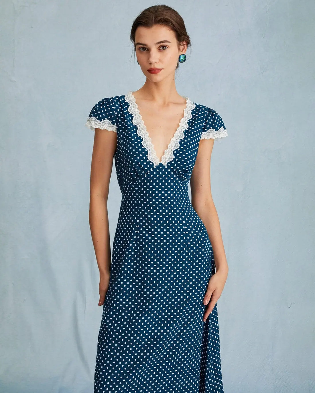 Robe Longue à Pois avec Décolleté en V – Élégance Vintage et Fraîcheur d'Été MAX FOR ME