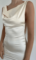 Robe longue Élena en satin duchesse avec drapé 