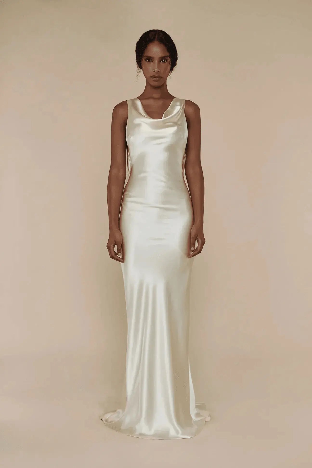 Robe longue Élena en satin duchesse avec drapé 