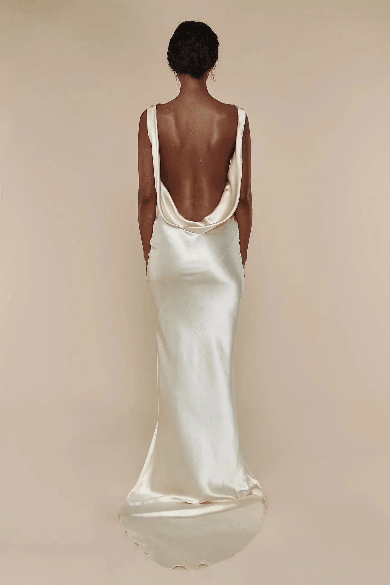 Robe longue Élena en satin duchesse avec drapé 