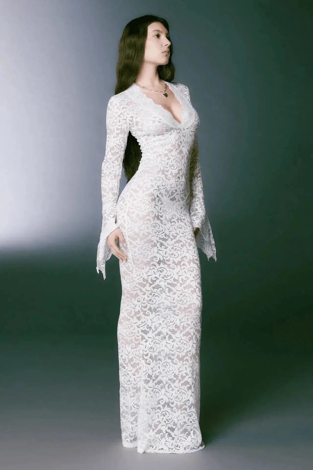Robe longue tarnsparente Mélodie en dentelle avec manches longues 