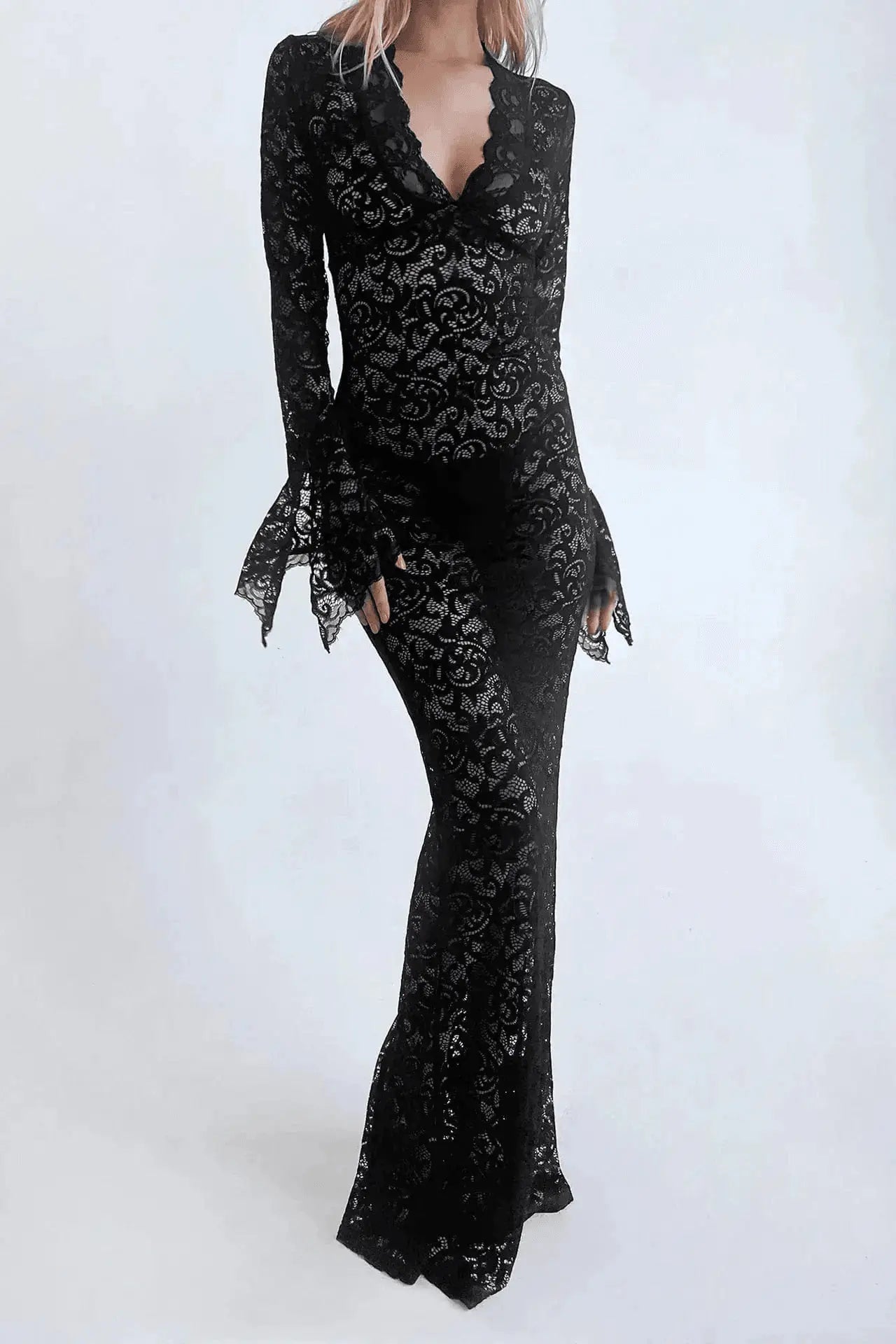Robe longue tarnsparente Mélodie en dentelle avec manches longues 