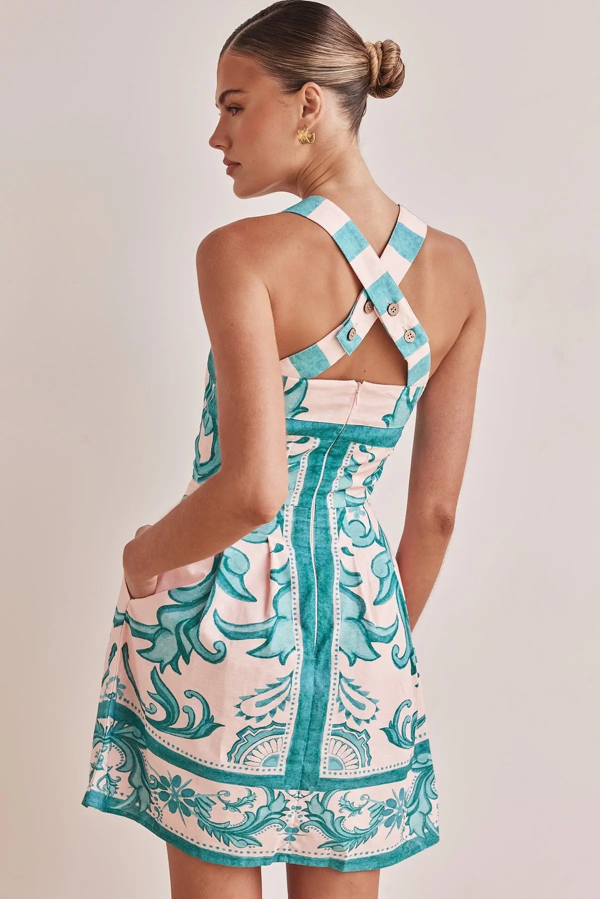 Robe mini en camisole à imprimé floral peint exquis 