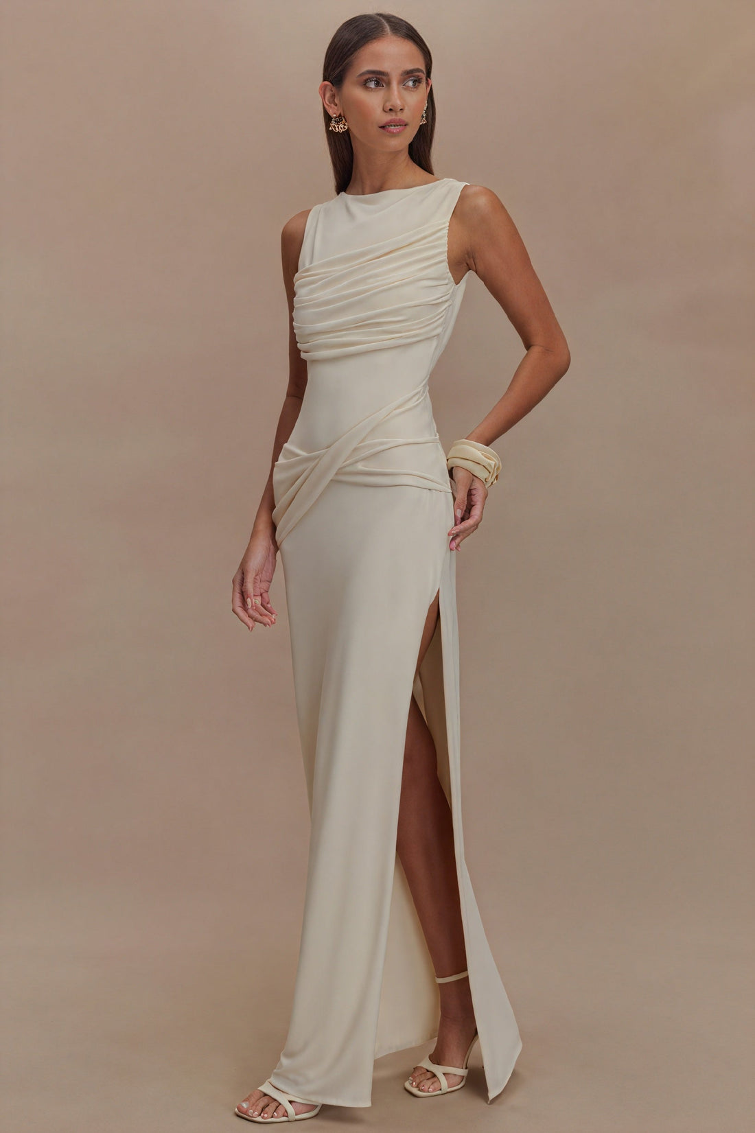 Robe longue silhouette – Fente élégante & dos drapé