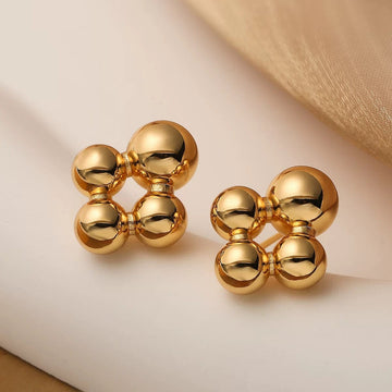 Boucles d'oreilles boules dorées - une touche d'élégance moderne - MAX FOR ME Doré / Lisse & Polie MAX for ME