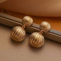 Boucles d'oreilles boules dorées - une touche d'élégance moderne - MAX FOR ME Doré / Striée & Texturée MAX for ME