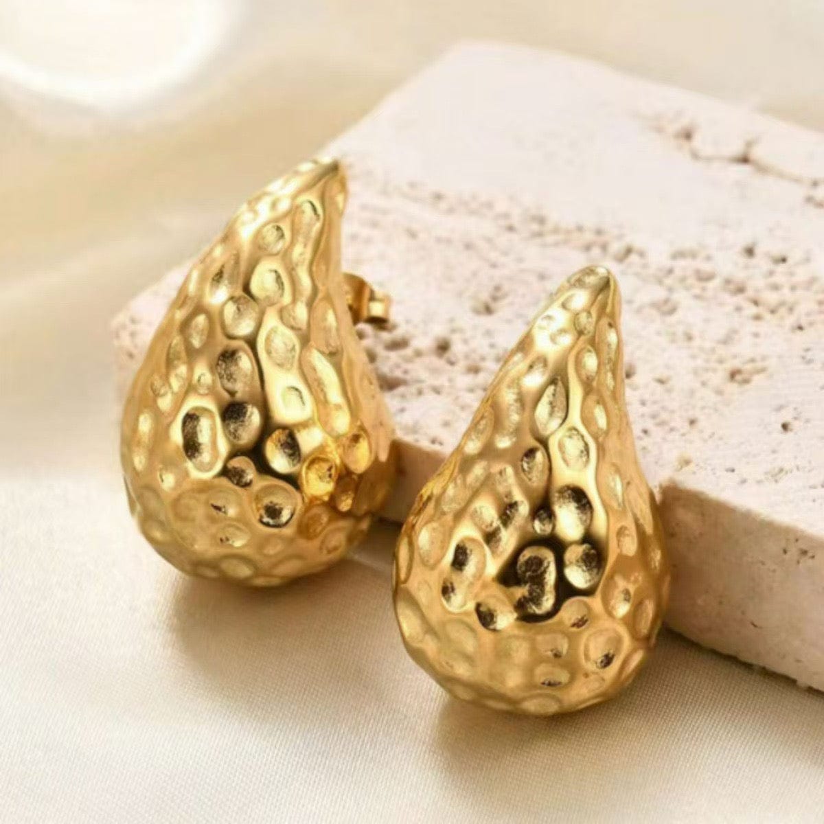 Boucles d'oreilles goutte métal sculpté ultra-tendance forme organique - Collection exclusive Max for Me éclat assumé Texturé / Doré MAX for ME