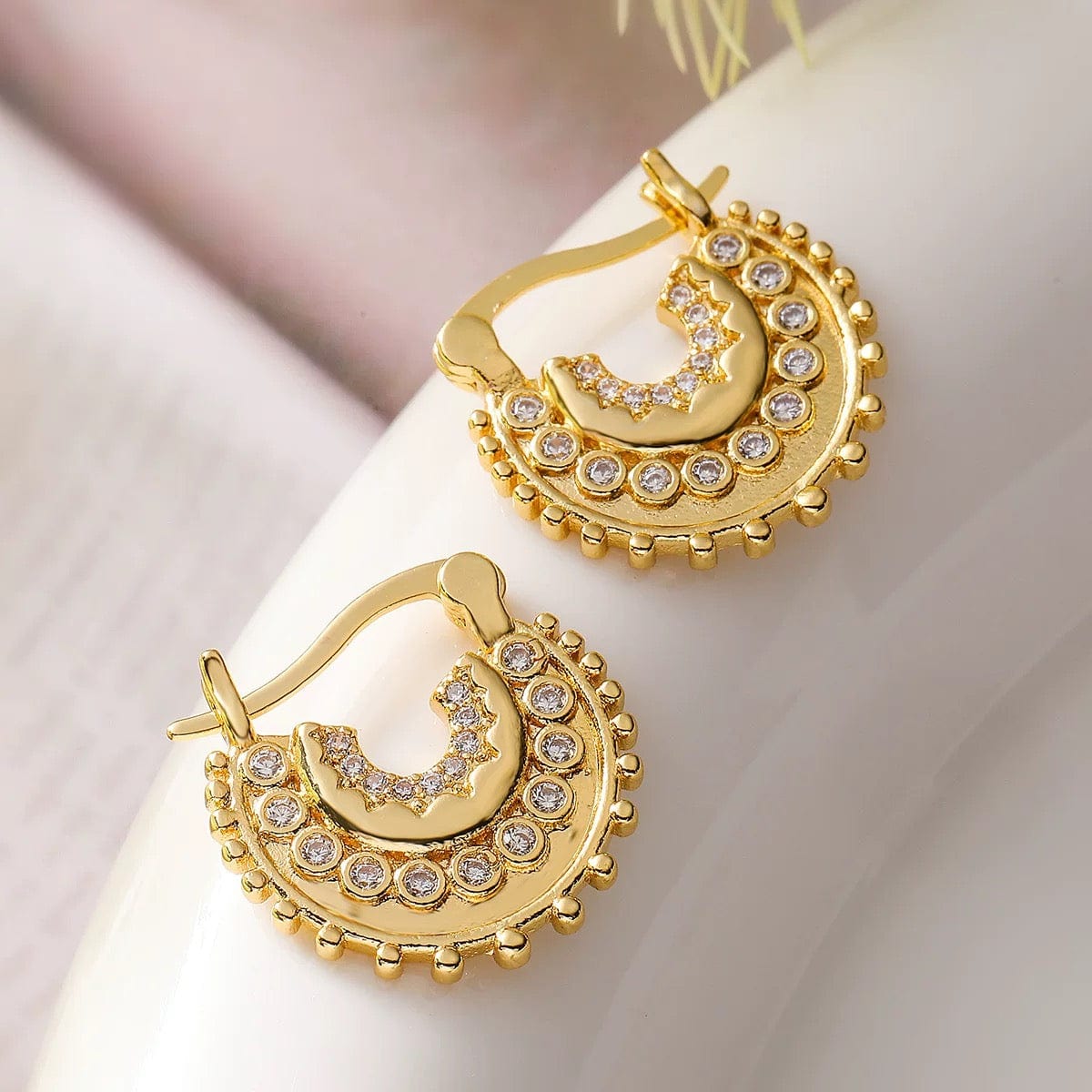 Boucles d'oreilles pendantes pavées - un éclat architectural et chic - MAX FOR ME MAX for ME