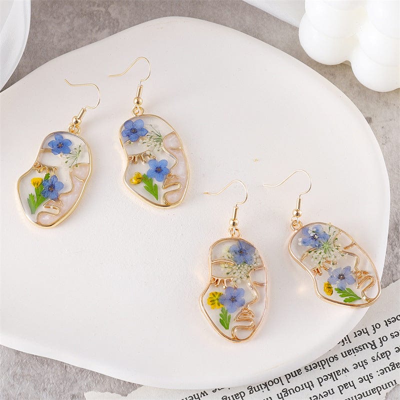 Boucles d’Oreilles Visage Abstrait et Fleurs Pressées – Élégance Florale et Art Minimaliste Vert MAX for ME