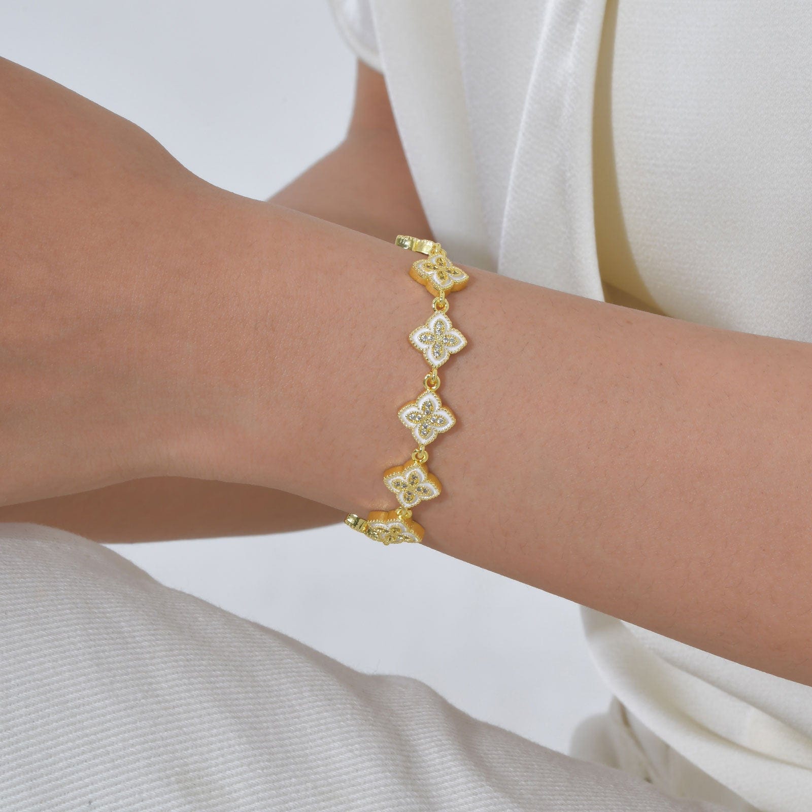 Bracelet doré à fleurs émaillées – bijou raffiné à maillons ajustables MAX for ME