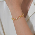 Bracelet doré à fleurs émaillées – bijou raffiné à maillons ajustables Rouge MAX for ME