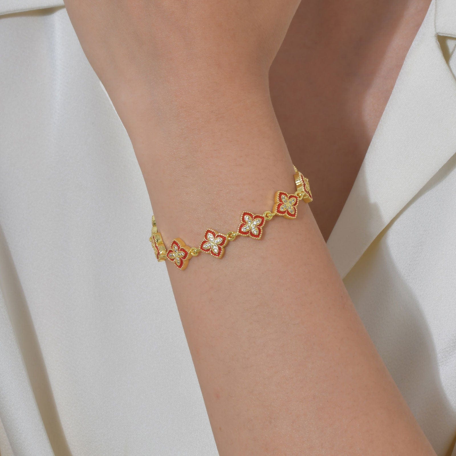 Bracelet doré à fleurs émaillées – bijou raffiné à maillons ajustables Rouge MAX for ME