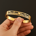Bracelet manchette personnalisé avec deux prénoms et cœur découpé – Acier inoxydable Or MAX for ME