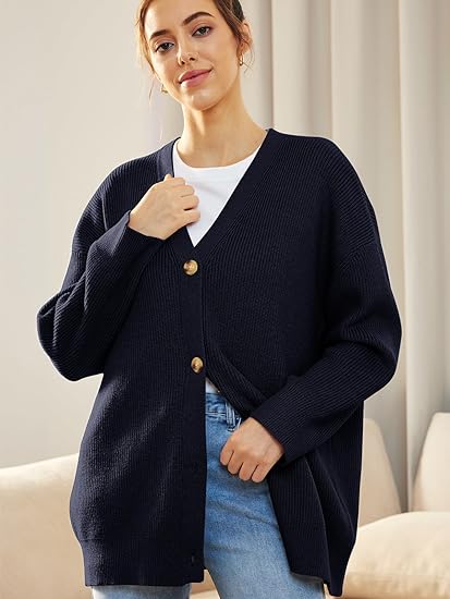 Cardigan col V coupe flatteuse femme bleu marine élégance MAX FOR ME