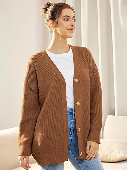 Cardigan col V coupe flatteuse femme marron silhouette affinée